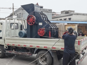 中型無篩底雙級粉碎機設備發貨 發往甘肅